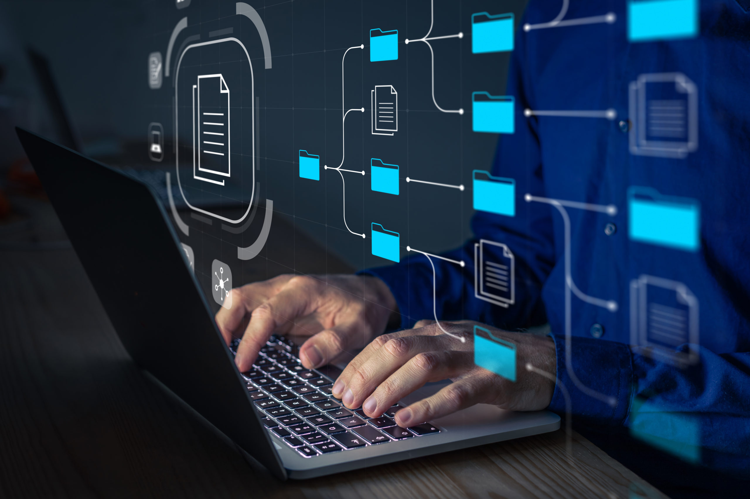 consultor integrando informações dos produtos do PLM ao PIM