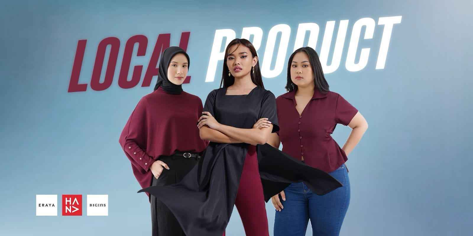 Ba phụ nữ đứng tự tin trước phông nền màu xanh dương, phía sau là dòng chữ “SẢN PHẨM ĐỊA PHƯƠNG”. Họ mặc trang phục màu đỏ tía và đen thời trang. Hai logo “ERATYA” và “HAND” nằm ở góc dưới bên trái.
